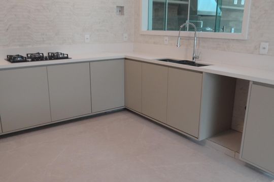 Cozinha - Armários de casa de condomínio à venda com 7 quartos, 384m² em Barra da Tijuca, Rio de Janeiro