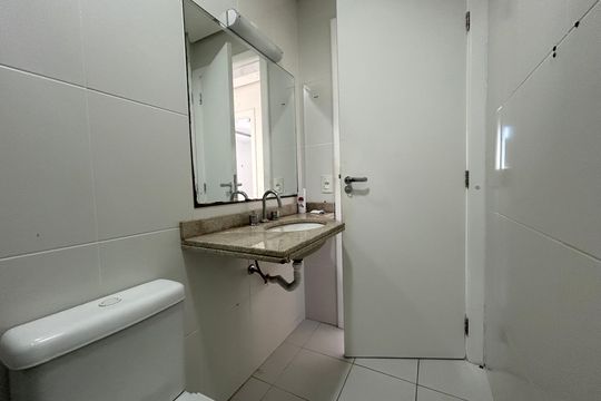 Banheiro  de apartamento para alugar com 3 quartos, 87m² em Itacorubi, Florianópolis