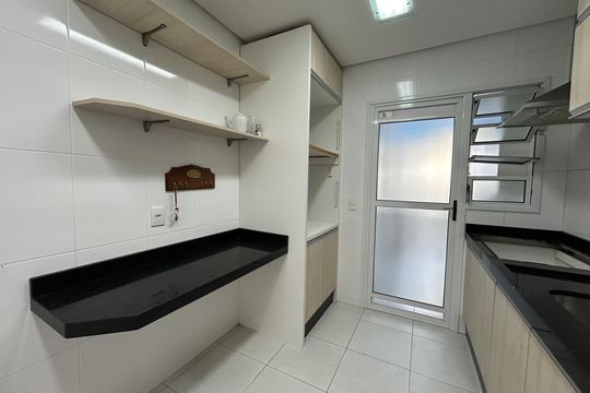 Cozinha de apartamento para alugar com 3 quartos, 87m² em Itacorubi, Florianópolis