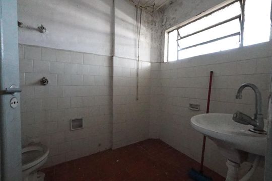 Banheiro de kitnet/studio para alugar com 1 quarto, 36m² em Liberdade, São Paulo