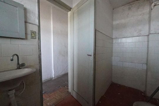 Banheiro de kitnet/studio para alugar com 1 quarto, 36m² em Liberdade, São Paulo