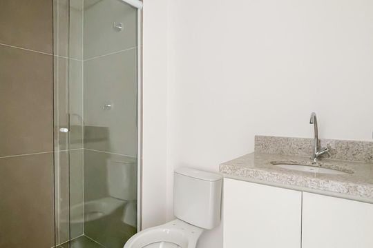 Banheiro de kitnet/studio para alugar com 1 quarto, 26m² em Vila Osasco, Osasco