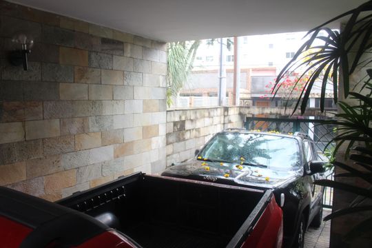 Garagem de casa à venda com 3 quartos, 250m² em Osvaldo Cruz, São Caetano do Sul