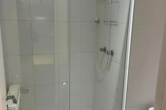 Banheiro de kitnet/studio para alugar com 1 quarto, 30m² em Perdizes, São Paulo