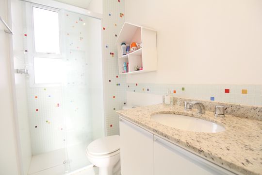 Banheiro Social de apartamento para alugar com 2 quartos, 84m² em Vila Suzana, São Paulo