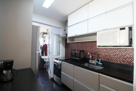 Cozinha de apartamento para alugar com 2 quartos, 84m² em Vila Suzana, São Paulo