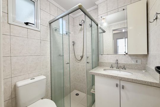 Banheiro da Suíte de apartamento para alugar com 3 quartos, 70m² em Jardim das Laranjeiras, São Paulo
