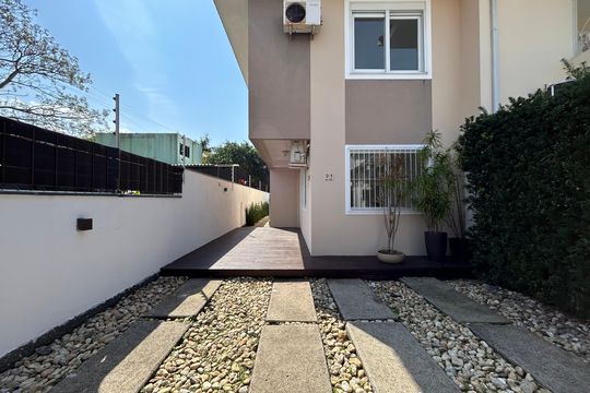 Garagem de casa para alugar com 3 quartos, 145m² em Rio Tavares, Florianópolis