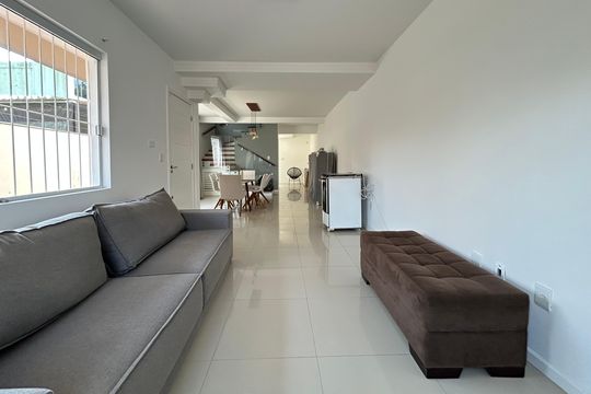 Sala de casa para alugar com 3 quartos, 145m² em Rio Tavares, Florianópolis