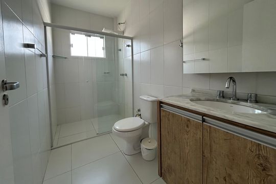 Banheiro da Suíte de casa para alugar com 3 quartos, 145m² em Rio Tavares, Florianópolis