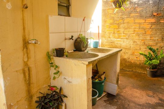 Casa à venda com 2 quartos, 140m² em Vila Redencao, Goiânia