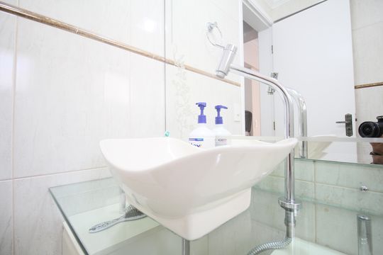 Banheiro da Suíte de apartamento à venda com 3 quartos, 110m² em Chácara Agrindus, Taboão da Serra
