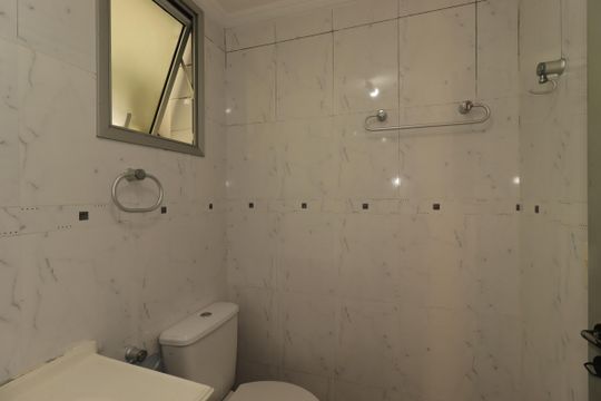 Banheiro de apartamento para alugar com 3 quartos, 59m² em Vila Valparaíso, Santo André