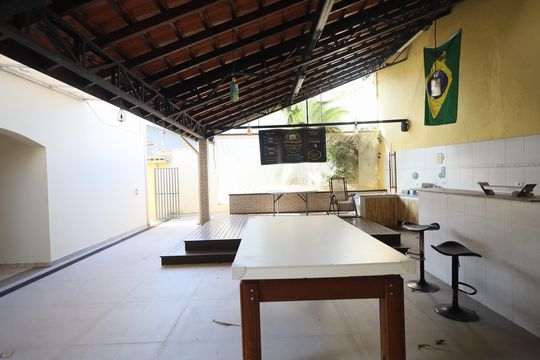 Quintal de casa à venda com 5 quartos, 320m² em Adalgisa, São Paulo