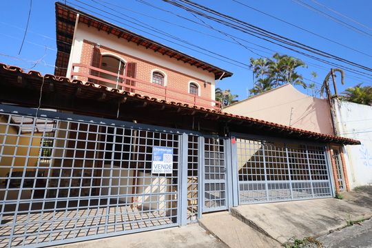 Fachada de casa à venda com 5 quartos, 320m² em Adalgisa, São Paulo