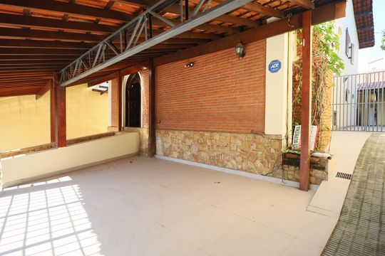 Garagem de casa à venda com 5 quartos, 320m² em Adalgisa, São Paulo