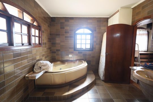 Banheiro da Suíte 1 de casa à venda com 5 quartos, 320m² em Adalgisa, São Paulo