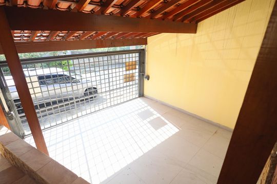 Garagem de casa à venda com 5 quartos, 320m² em Adalgisa, São Paulo