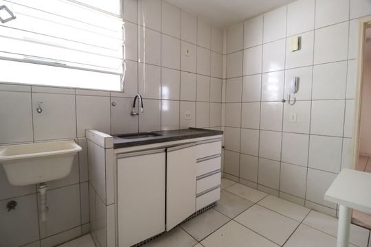 Cozinha de apartamento para alugar com 2 quartos, 55m² em Brasil, Uberlândia
