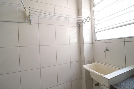 Cozinha e Área de Serviço de apartamento para alugar com 2 quartos, 55m² em Brasil, Uberlândia