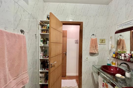 Banheiro da suíte 1 de apartamento para alugar com 3 quartos, 200m² em Copacabana, Rio de Janeiro