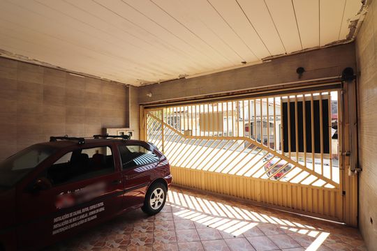 Garagem de casa à venda com 3 quartos, 180m² em Vila Jupiter, São Bernardo do Campo