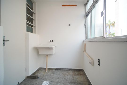 Área de Serviço de apartamento para alugar com 3 quartos, 130m² em Vila Ipiranga, Porto Alegre