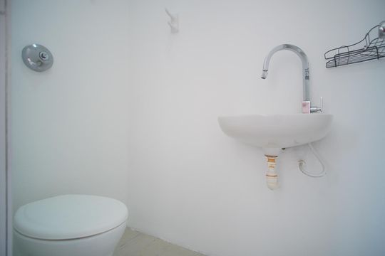 Banheiro de Serviço de apartamento para alugar com 3 quartos, 130m² em Vila Ipiranga, Porto Alegre