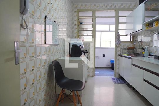 Cozinha de apartamento para alugar com 4 quartos, 130m² em Vila Ipiranga, Porto Alegre
