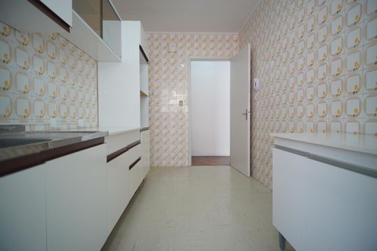 Cozinha de apartamento para alugar com 3 quartos, 130m² em Vila Ipiranga, Porto Alegre