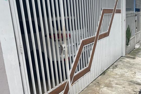 Fachada de casa à venda com 2 quartos, 138m² em Jardim das Flores, São Paulo