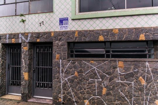 Fachada de casa à venda com 3 quartos, 200m² em Vila Bertioga, São Paulo