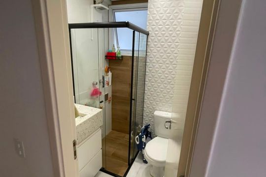Banheiro de apartamento à venda com 2 quartos, 69m² em Engordadouro, Jundiaí