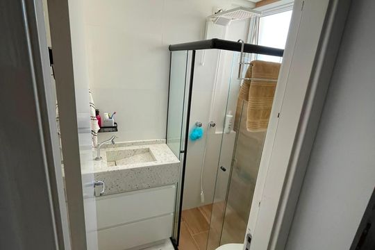 Banheiro de apartamento à venda com 2 quartos, 69m² em Engordadouro, Jundiaí
