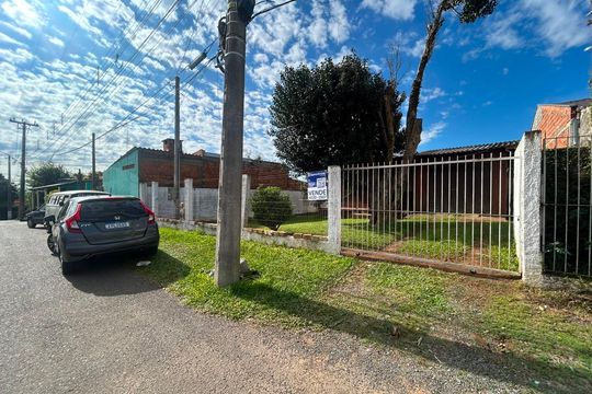 Fachada de casa à venda com 2 quartos, 72m² em Olaria, Canoas