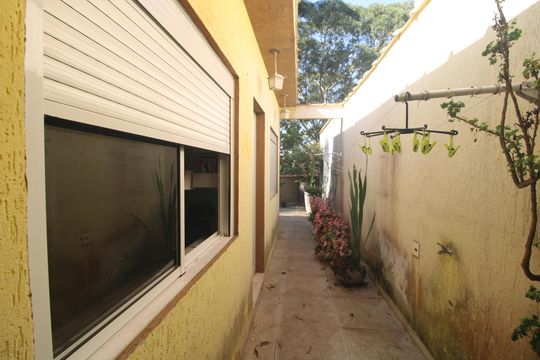 Quintal lateral de casa à venda com 2 quartos, 260m² em Sítio Cocaia, São Paulo