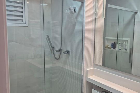 Banheiro de apartamento à venda com 2 quartos, 52m² em Vila Sao Francisco, São Paulo