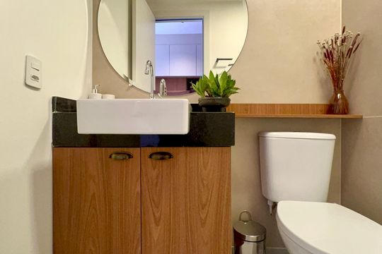 Banheiro de kitnet/studio para alugar com 1 quarto, 25m² em Pinheiros, São Paulo