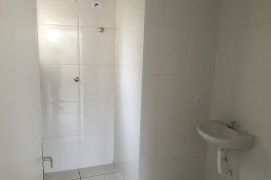 Banheiro de apartamento à venda com 2 quartos, 60m² em Jardim Guilhermino, Guarulhos
