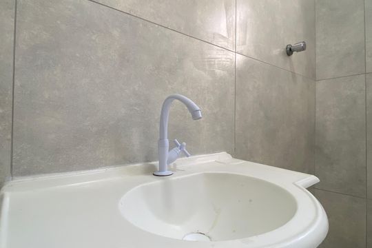 Banheiro de casa para alugar com 3 quartos, 88m² em Umuarama, Osasco