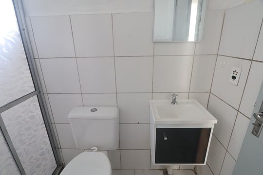 Banheiro  de apartamento à venda com 2 quartos, 47m² em Mato Grande, Canoas