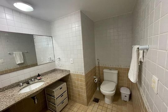 Banheiro de apartamento para alugar com 1 quarto, 50m² em Recreio dos Bandeirantes, Rio de Janeiro