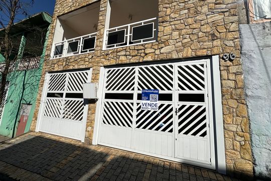 Fachada de casa à venda com 3 quartos, 308m² em Jardim Julio, Barueri