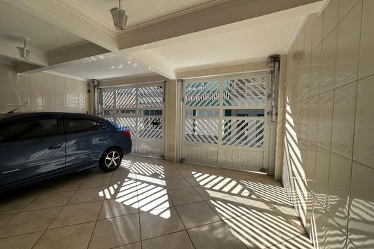 Garagem de casa à venda com 3 quartos, 308m² em Jardim Julio, Barueri