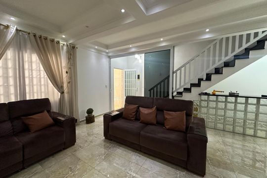 Sala de casa à venda com 3 quartos, 308m² em Jardim Julio, Barueri