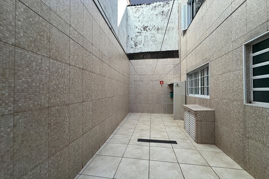 Quintal de casa à venda com 3 quartos, 308m² em Jardim Julio, Barueri