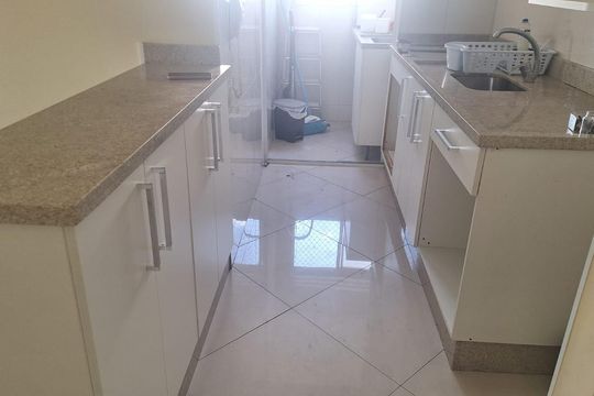 Cozinha de apartamento para alugar com 1 quarto, 50m² em Vila Antonieta, São Paulo