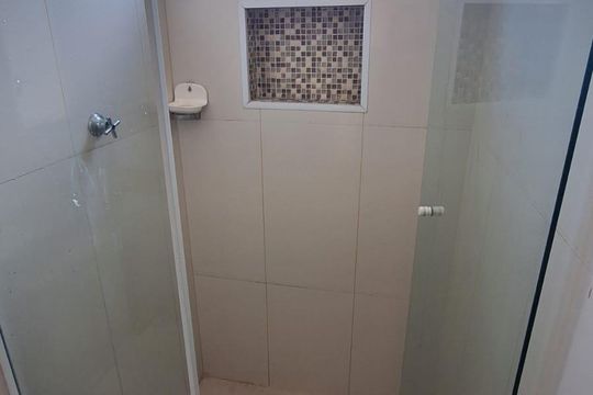 Banheiro de apartamento para alugar com 1 quarto, 50m² em Vila Antonieta, São Paulo