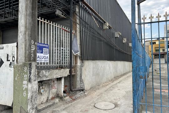 Fachada + placa de casa para alugar com 1 quarto, 40m² em Cascadura, Rio de Janeiro