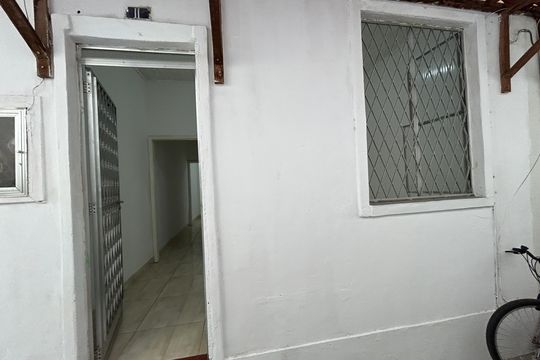 Fachada de casa para alugar com 1 quarto, 40m² em Cascadura, Rio de Janeiro